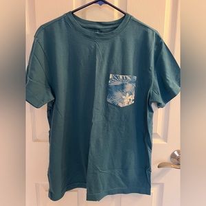 Short sleeve T-shirt with a tropical flare 🌴